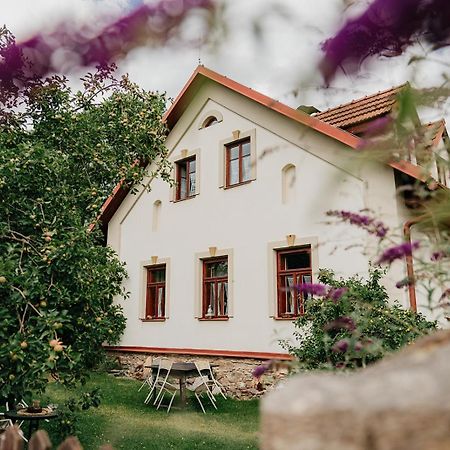 Отель Restaurant A Penzion Na Cechach Korouhev Экстерьер фото