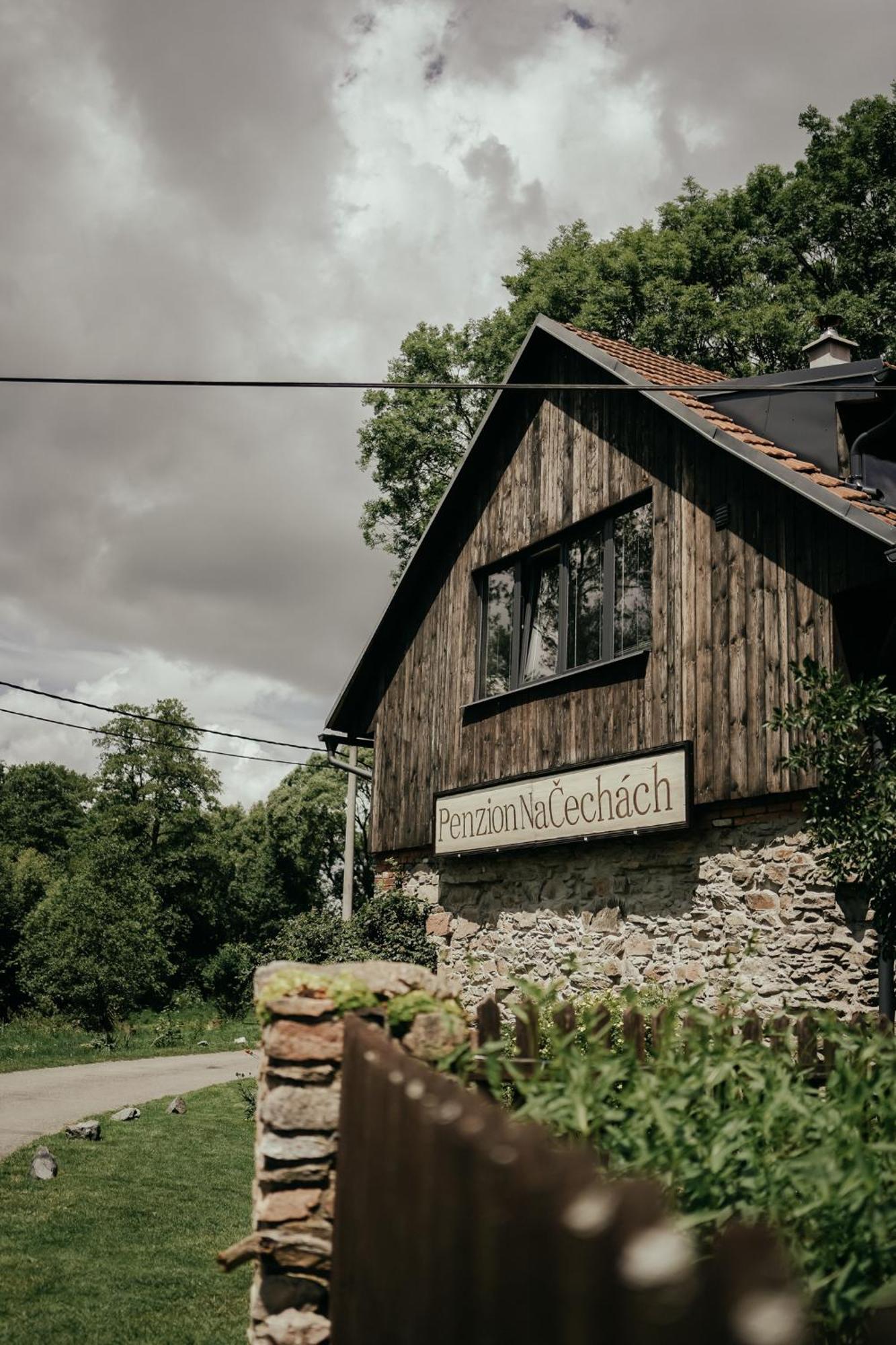 Отель Restaurant A Penzion Na Cechach Korouhev Экстерьер фото