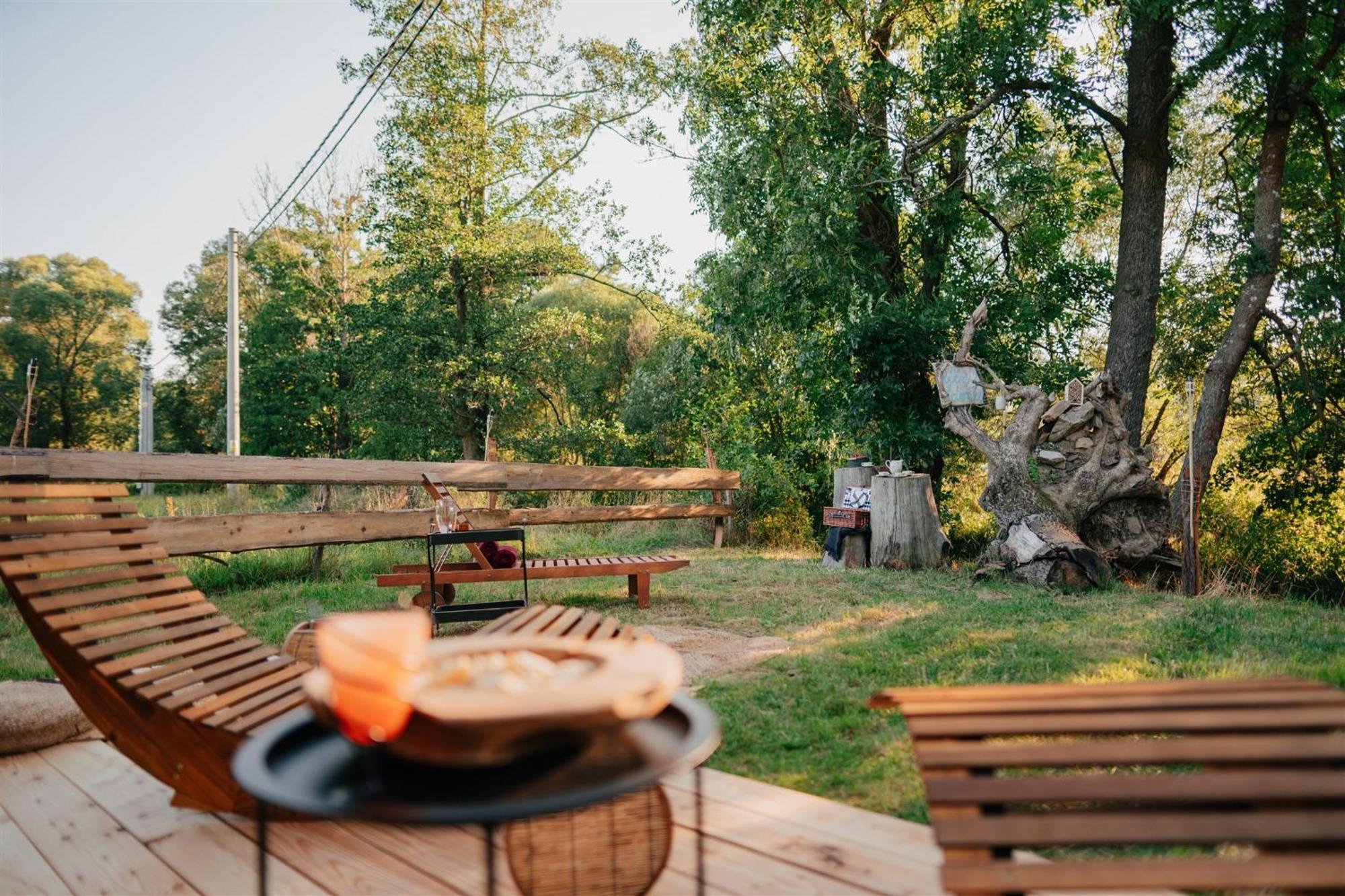 Отель Restaurant A Penzion Na Cechach Korouhev Экстерьер фото